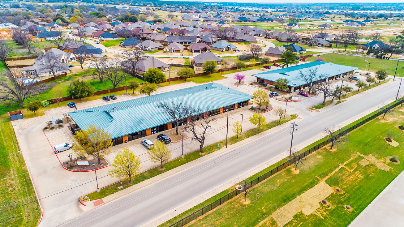 1321 Water's Edge Dr, Granbury, TX 76048