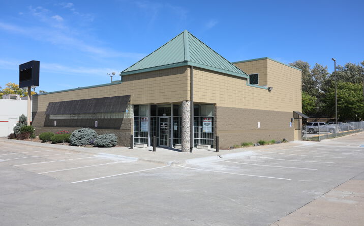 Pictures of Retail property located at 2717 S 108th St, Omaha, NE 68144 for comps - image #1