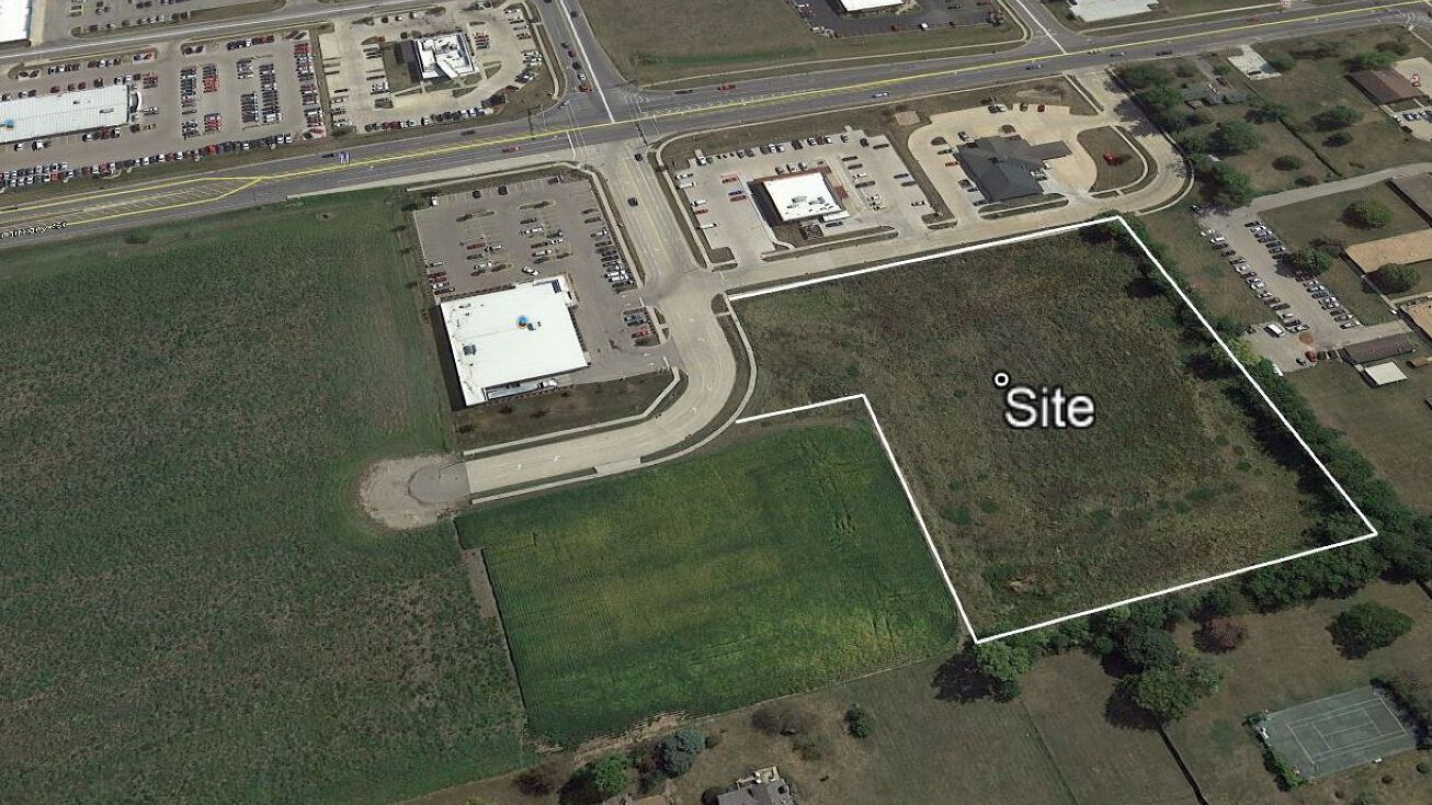 2701 Gale Village Dr, Galesburg, IL 61401