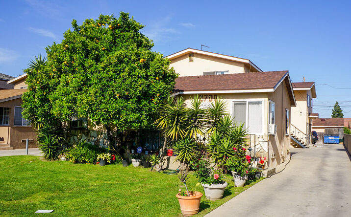 Pictures of Multifamily property located at 12700 Cranbrook Ave, Hawthorne, CA 90250 for comps - image #1