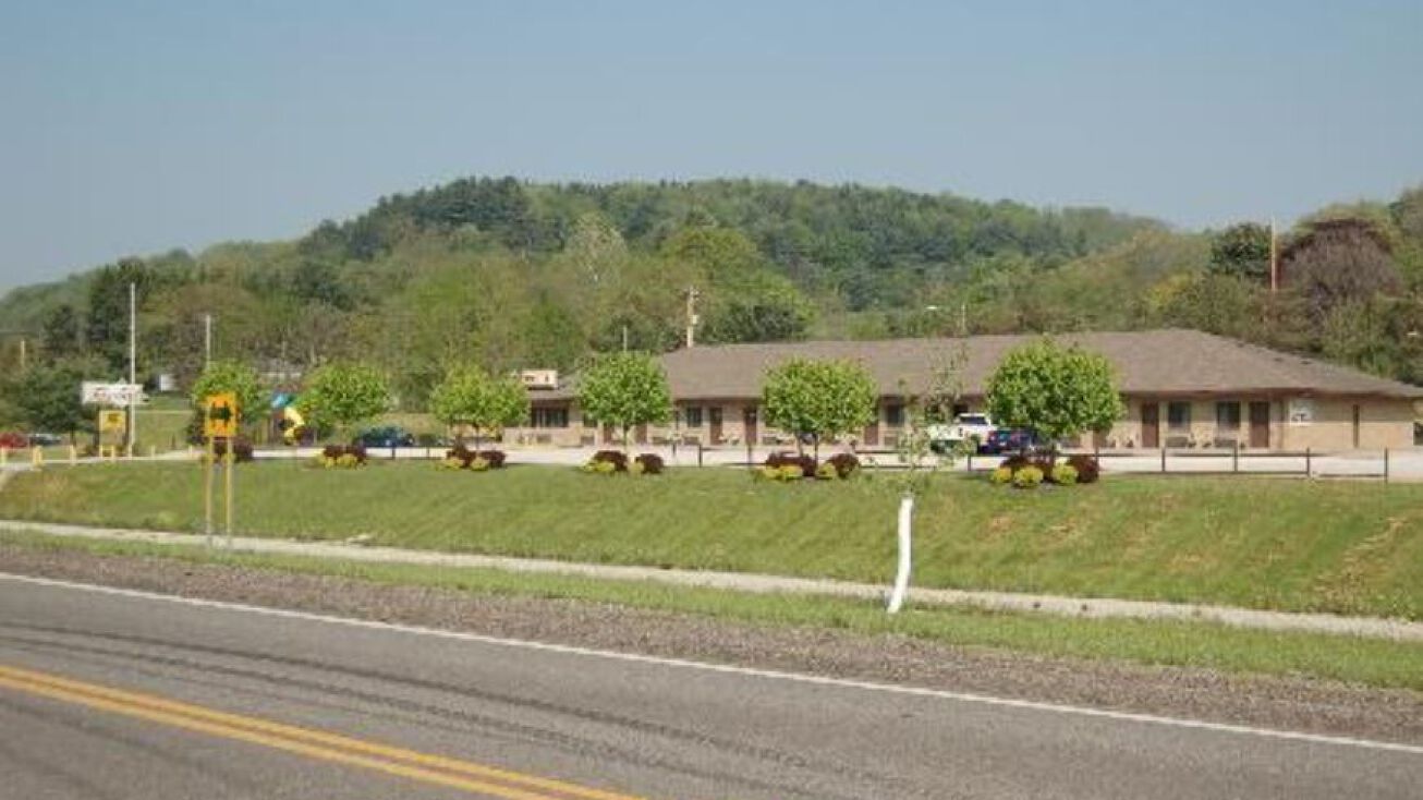 940 S Market St, Loudonville, OH 44842