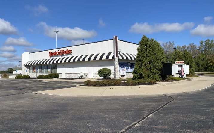 Pictures of Retail property located at 1925 W Dorothy Ln, Moraine, OH 45439 for comps - image #1
