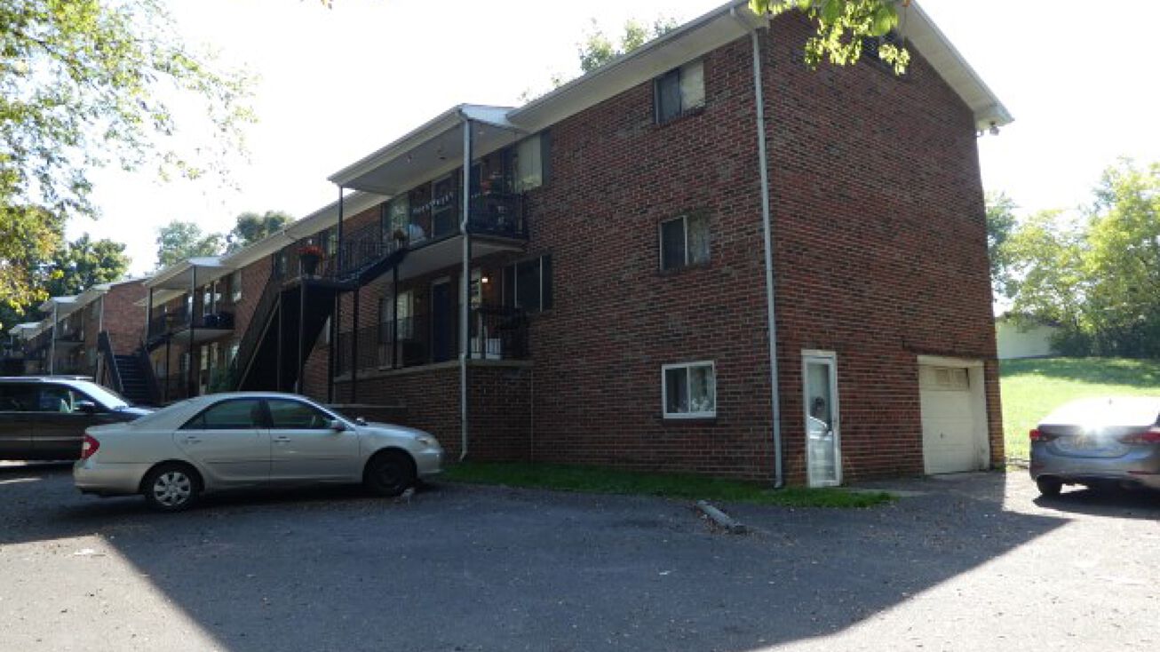 2927 Whittle Springs Rd, Knoxville, TN 37917