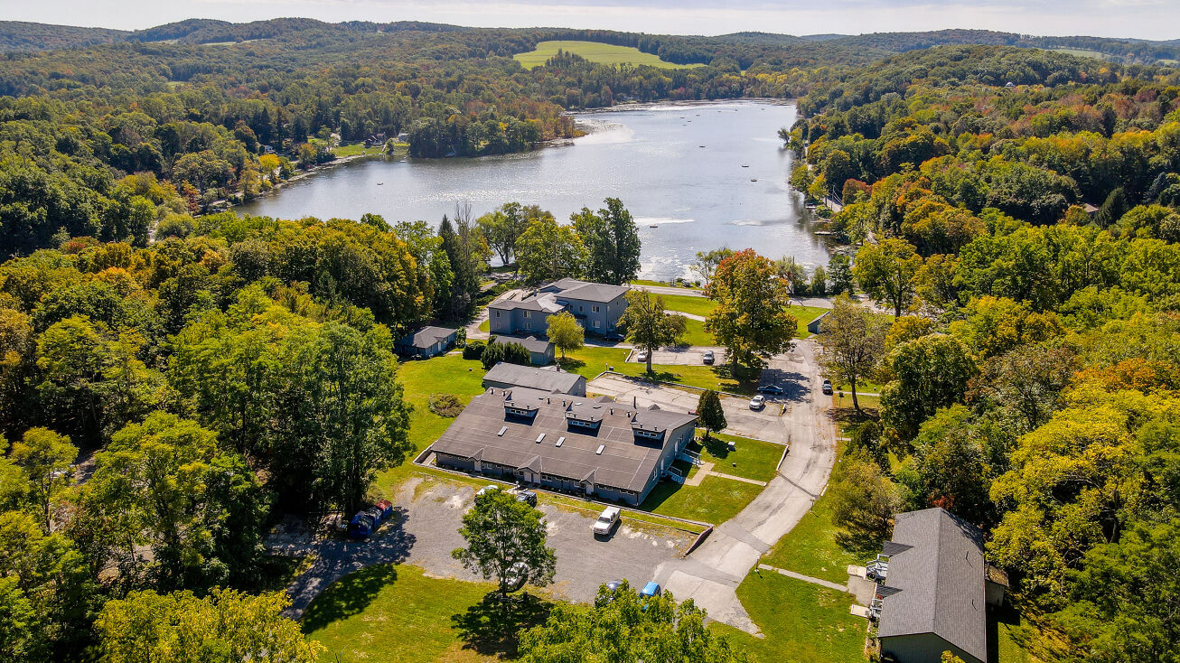 15 E Hunns Lake Rd, Stanfordville, NY 12587