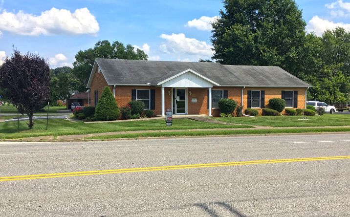 Pictures of Office property located at 204 S Carol Malone Boulevard, Grayson, KY 41143 for comps - image #1