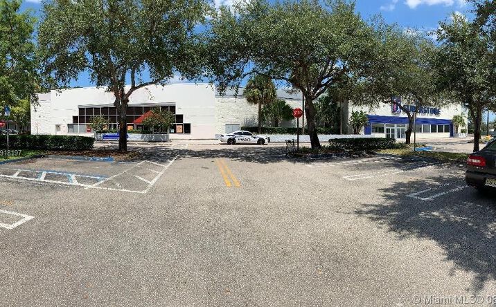 Pictures of Retail property located at 8111 W Broward Blvd, Plantation, FL 33324 for sales - image #1