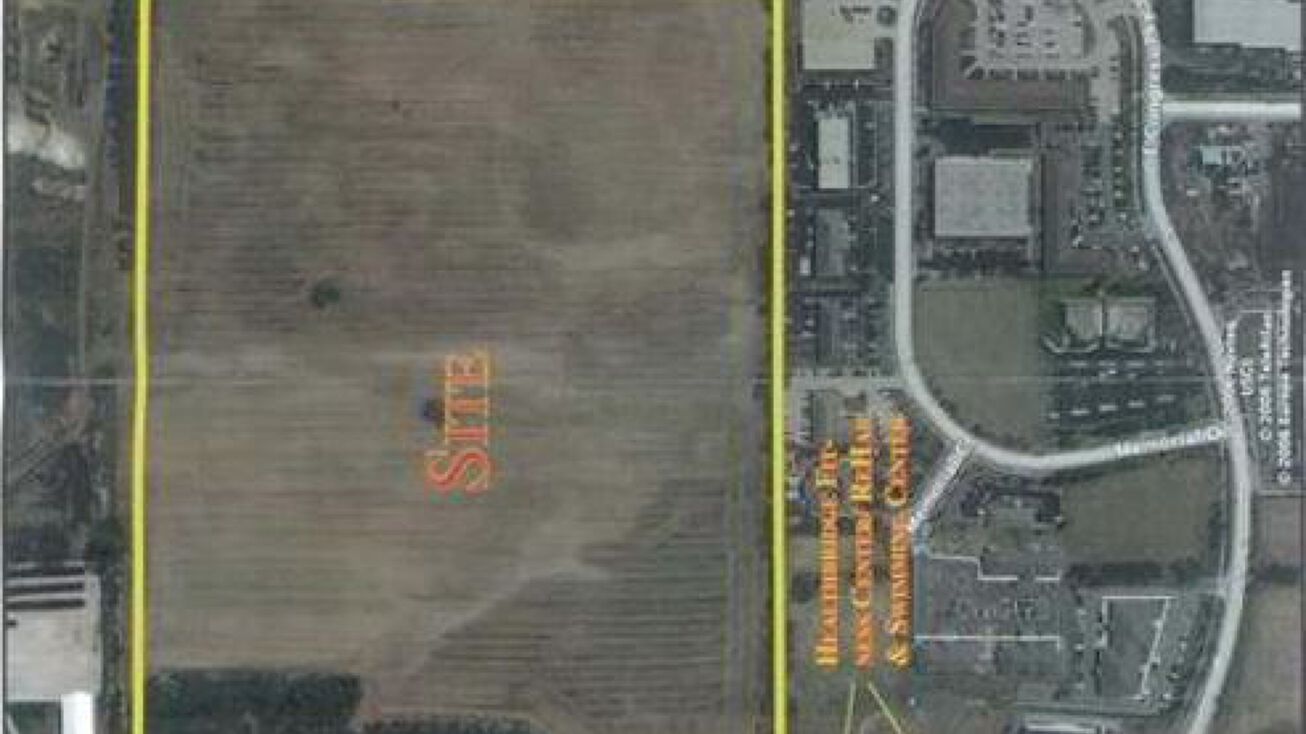 9999 Main St, Crystal Lake, NY 60014