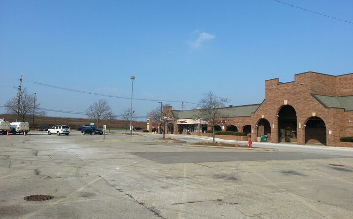 Pictures of Retail property located at 1160 W Lake Cook Rd, Buffalo Grove, IL 60089 for sales - image #1