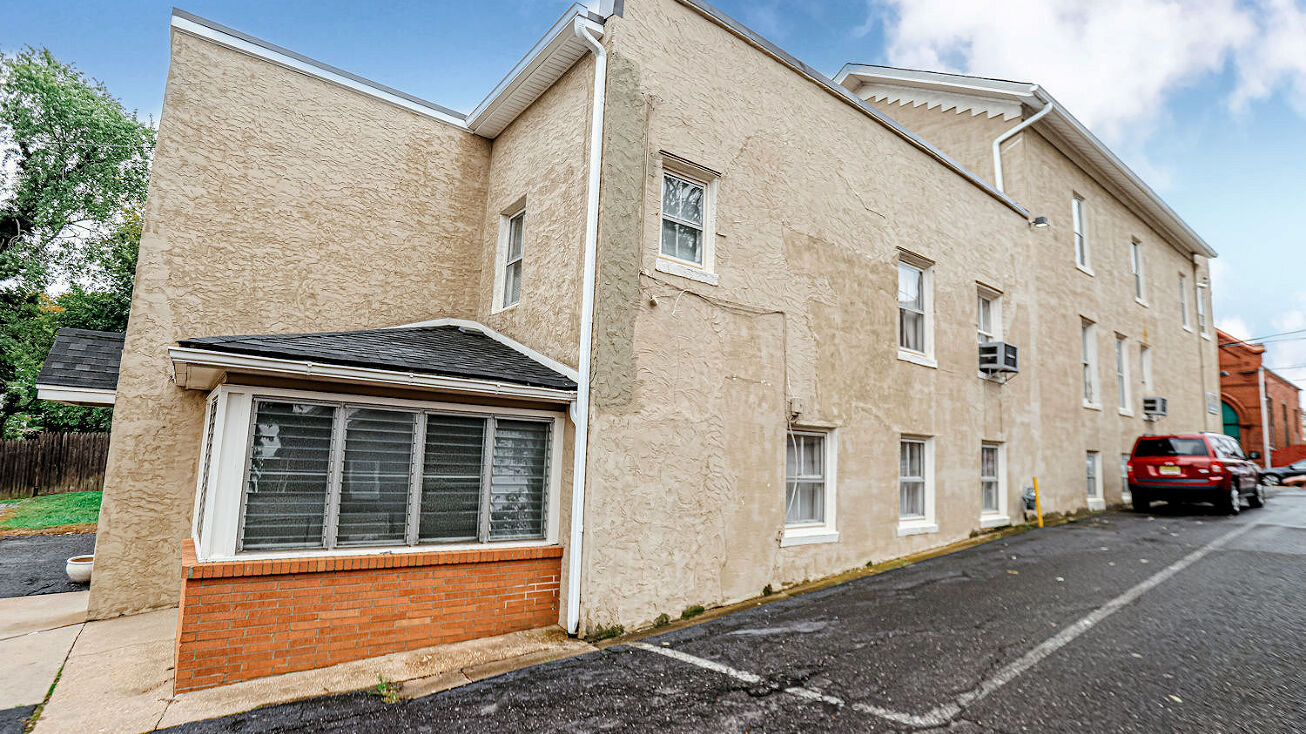 61 Broad St, Keyport, NJ 07735