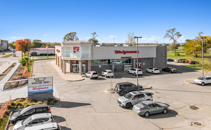 Pictures of Retail property located at 6200 Merle Hay Rd, Johnston, IA 50131 for comps - image #1
