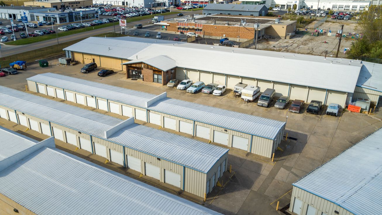 3200 S Kansas Ave Topeka Ks 66611 Industrial Property For Sale Capital City Self Storage