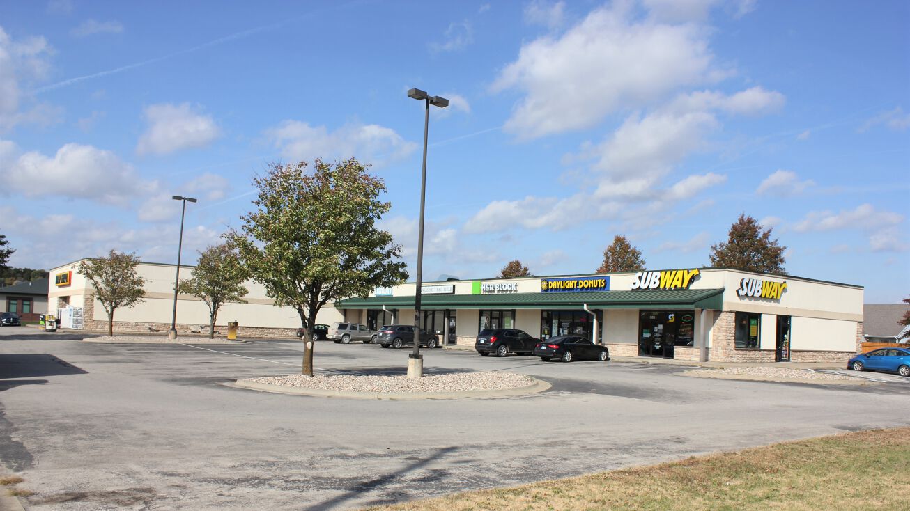 826 Northstar Ct, Tonganoxie, KS 66086 Retail Property for Sale 826 Northstar Court