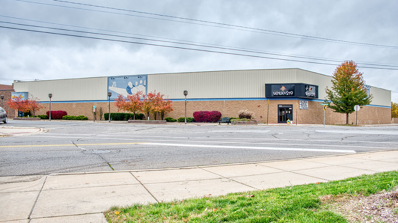 219 S Washington St, Owosso, MI 48867