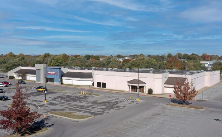 Pictures of Retail property located at 3303 South Campbell Avenue, Springfield, MO 65807 for sales - image #1