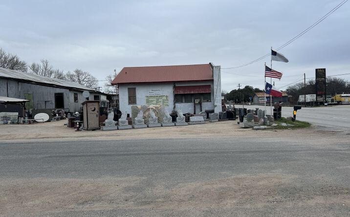 Pictures of Retail, Office, Industrial property located at 506 E Young St, Llano, TX 78643 for sales - image #1