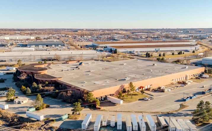 Pictures of Industrial property located at 1 Corporate Woods Dr, Bridgeton, MO 63044 for sales - image #1