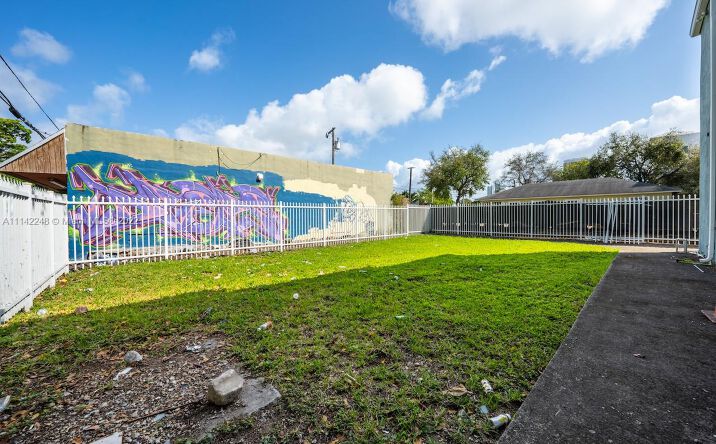 Pictures of Retail property located at 1525 NW 3rd Ave, Miami, FL 33136 for sales - image #1
