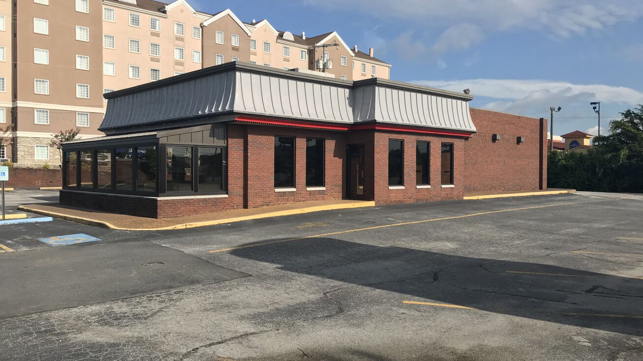 7019 Shallowford Rd, Chattanooga, TN 37421