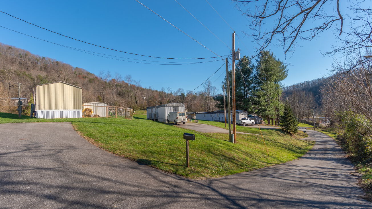 4 Alcove Ln, Candler, NC 28715