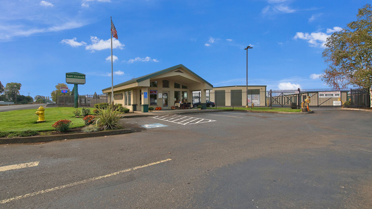 535 S Pacific Hwy, Woodburn, OR 97071