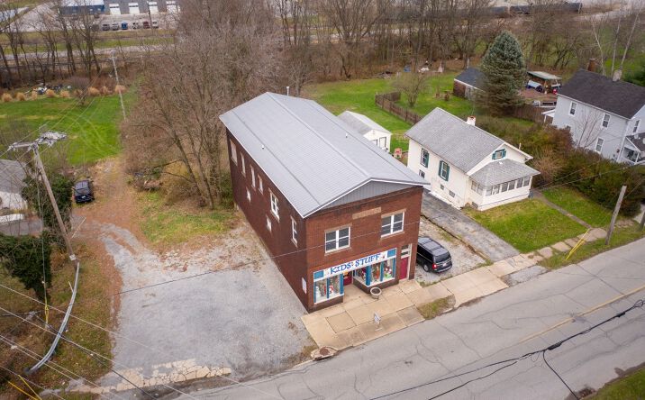Pictures of Retail property located at 160 Lowellville Rd, Struthers, OH 44471 for comps - image #1
