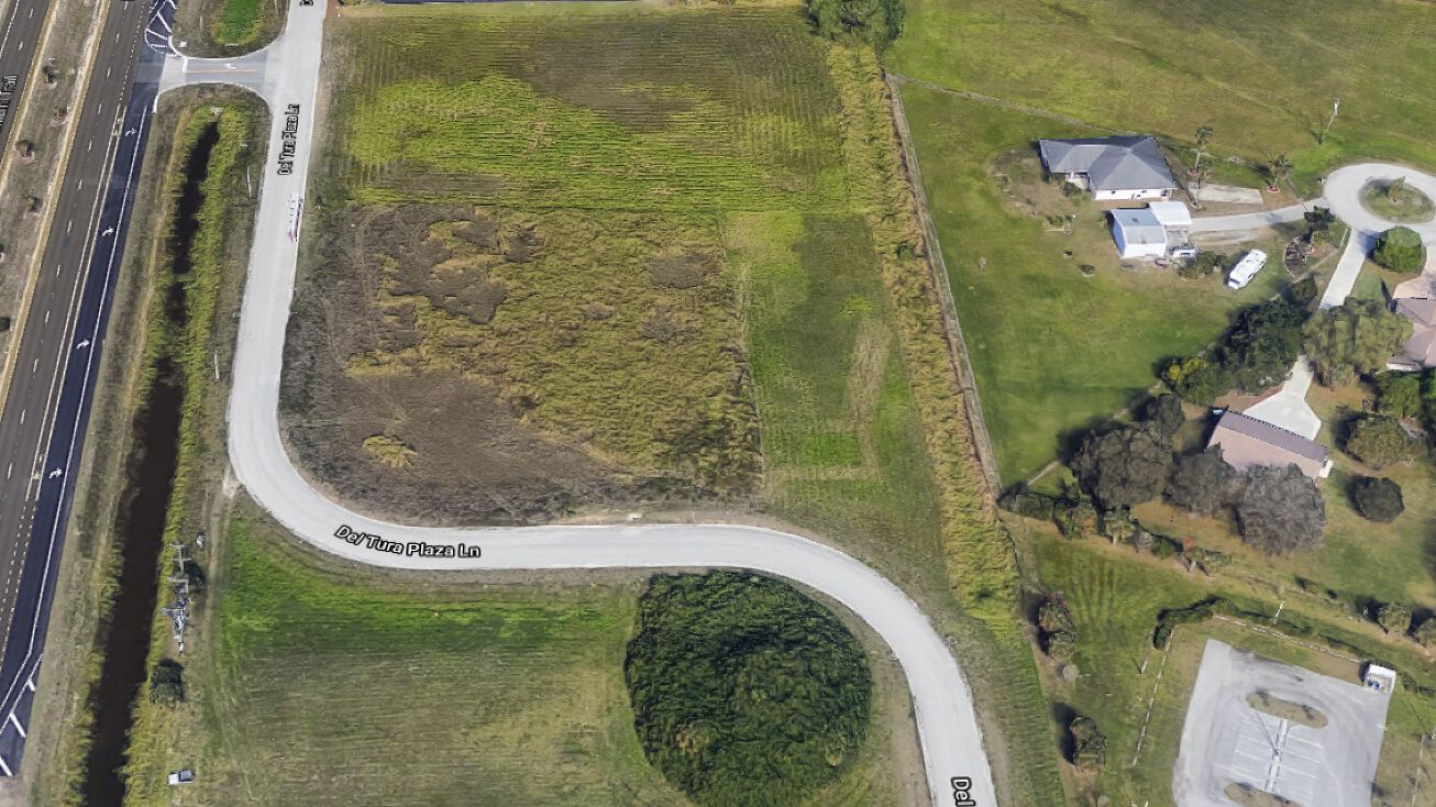 18730 Del Tura Plaza Ln, North Fort Myers, FL 33903