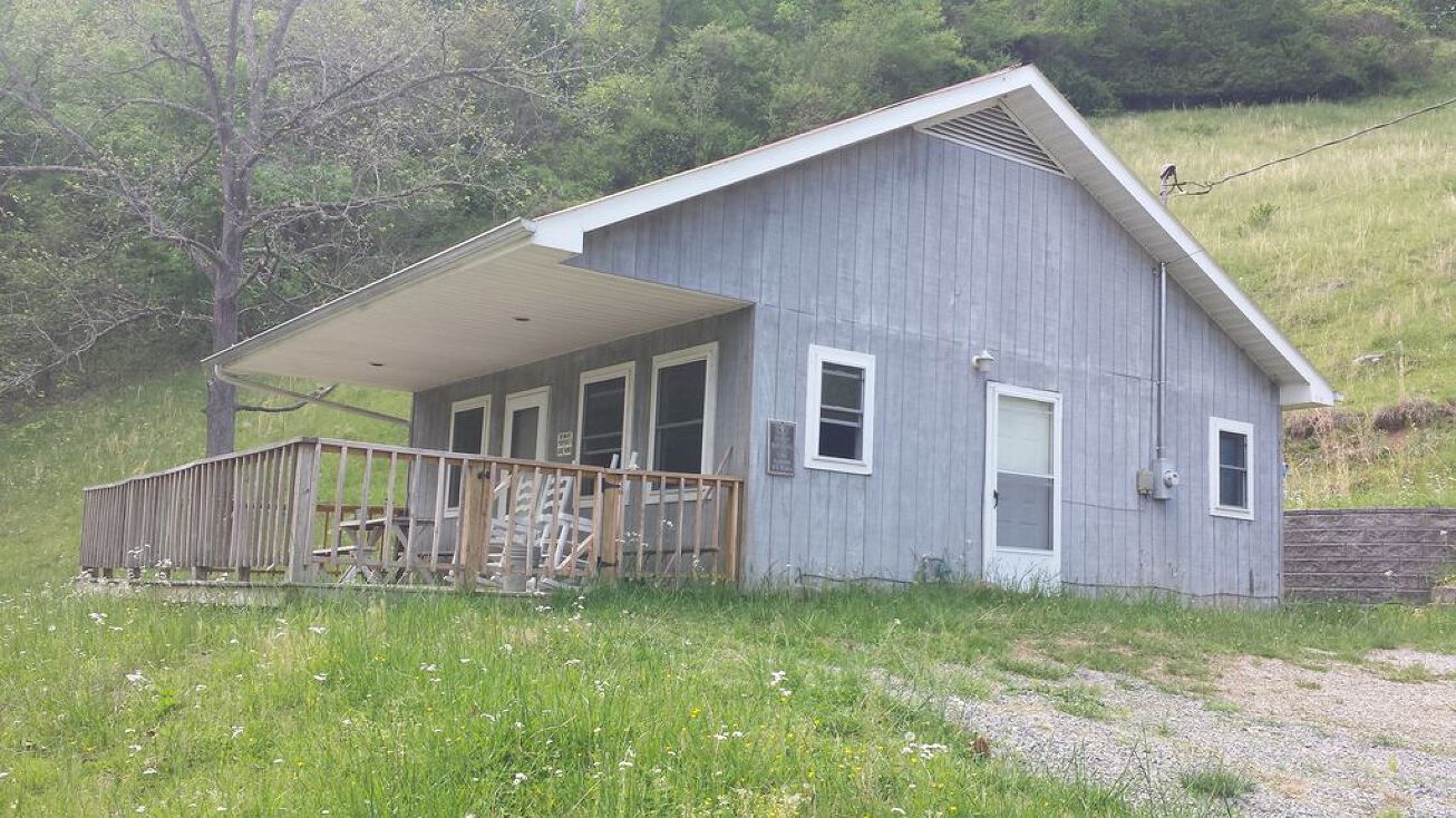 3198 Swinging Bridge Rd, Mendota, VA 24270