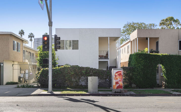 Pictures of Multifamily property located at 2621 Abbot Kinney Blvd, Los Angeles, CA 90291 for comps - image #1