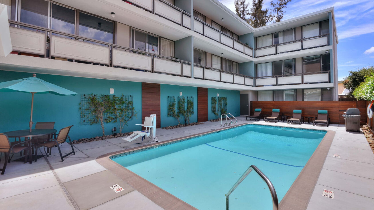 1660 Gordon St, Redwood City, CA 94061