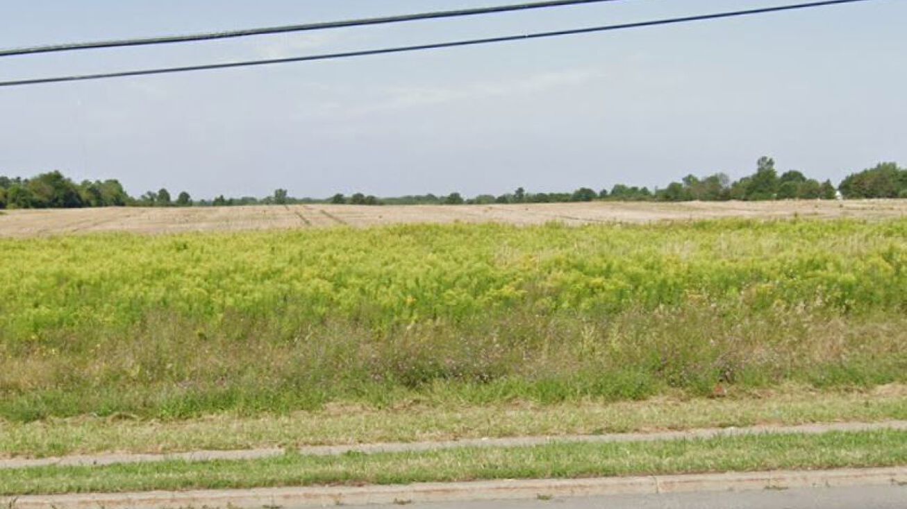 6071 Robinson Rd, Lockport, NY 14094