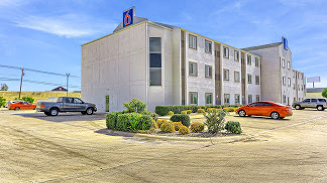Pictures of Hospitality property located at 800 E Central Texas Expy, Killeen, TX 76541 for sales - image #1