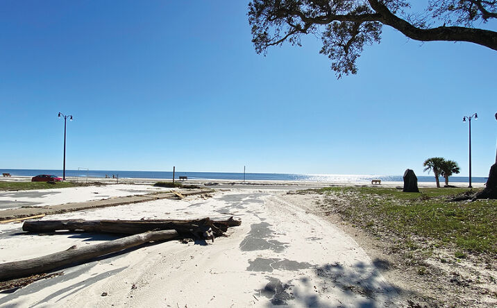 Pictures of Land property located at 660 Beach Dr, Gulfport, MS 39507 for sales - image #1