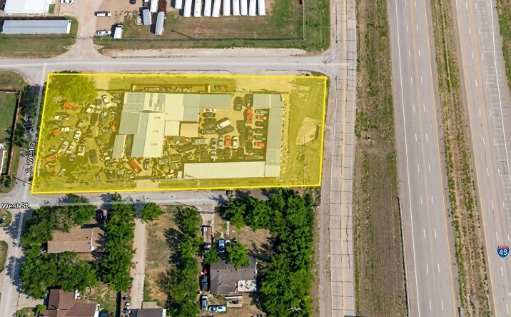 Pictures of Retail property located at 207 N I-45, Ferris, TX 75125 for sales - image #1