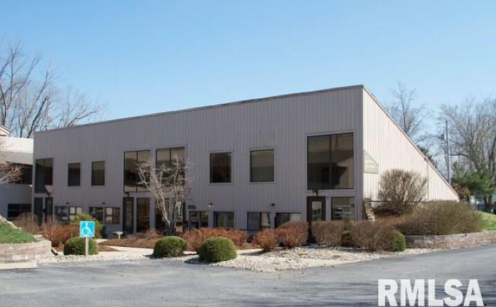 Pictures of Retail property located at 1111 E WALNUT Street, Carbondale, IL 62901 for sales - image #1