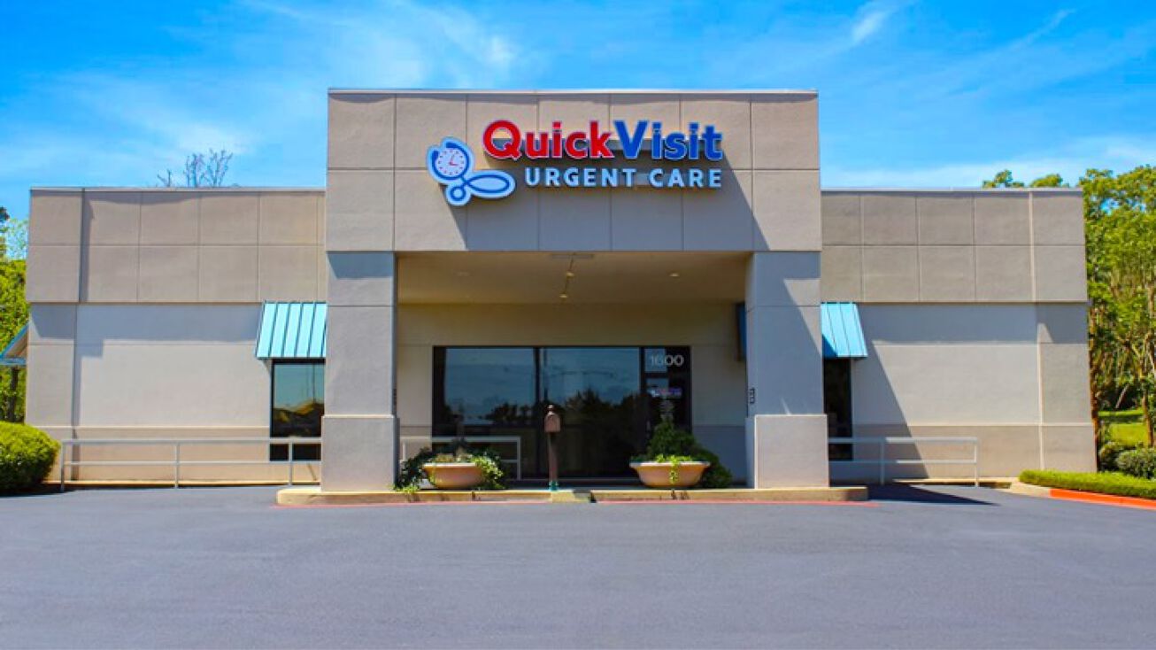 1301 W Panola St, Carthage, TX 75633 Office Property for Sale QuickVisit Urgent Care