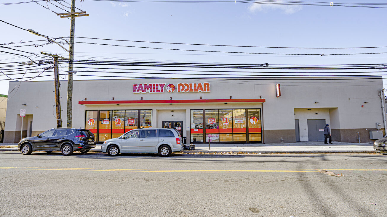 840 N 6th St, Newark, NJ 07107