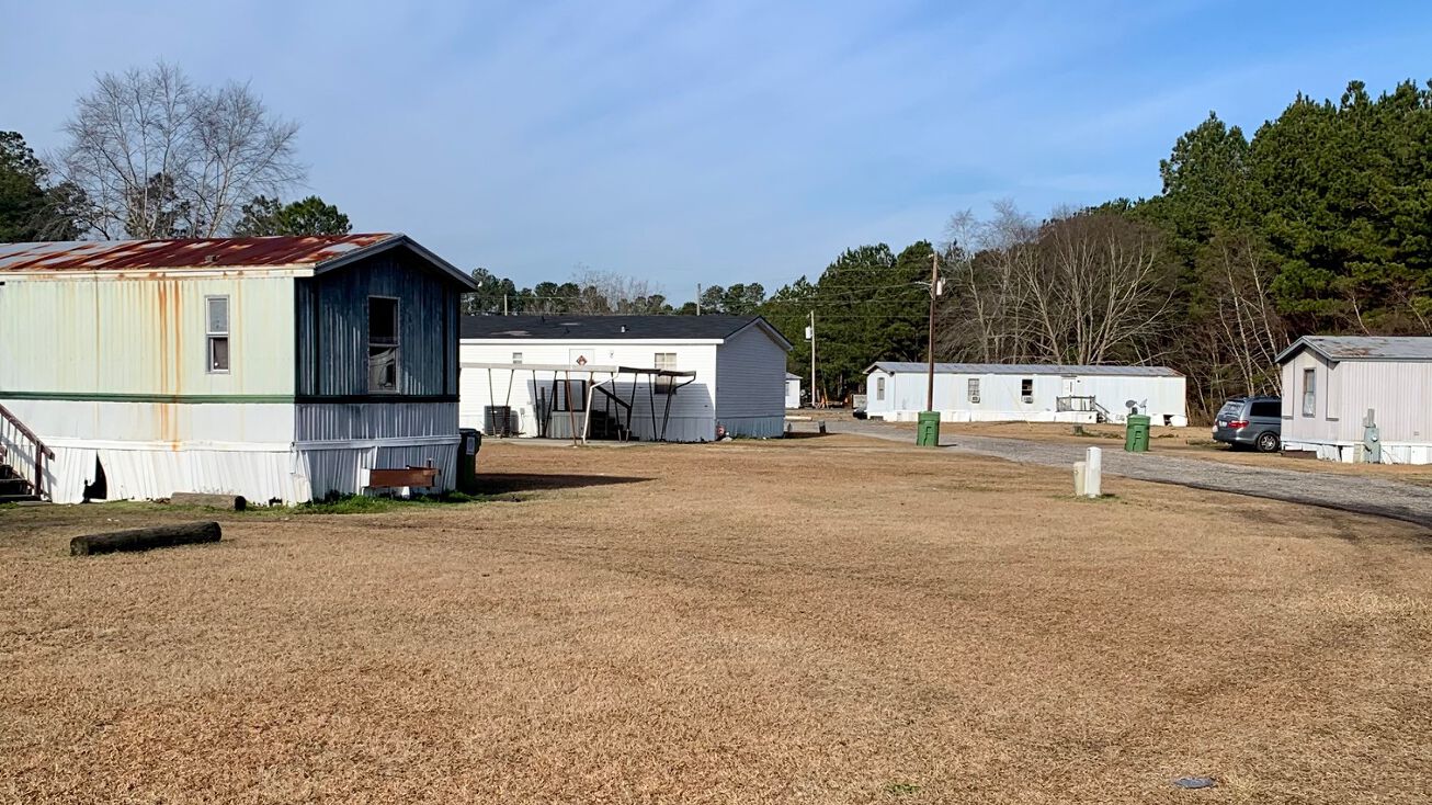 892 Rice Rd, Lumberton, NC 28358