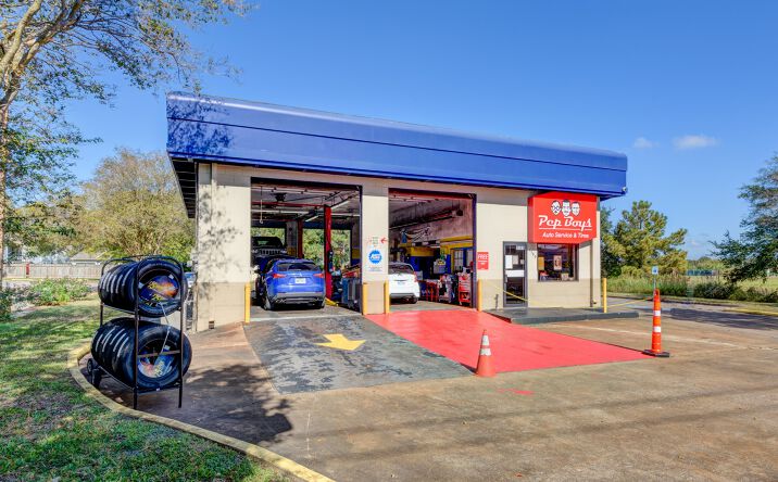Pictures of Retail property located at 1580 W Main St, League City, TX 77573 for comps - image #1