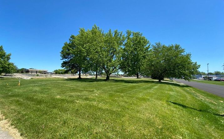 Pictures of Land property located at 2500 Cumberland Dr, Valparaiso, IN 46383 for sales - image #1