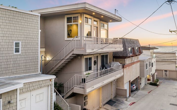 Pictures of Multifamily property located at 126 El Porto St, Manhattan Beach, CA 90266 for comps - image #1