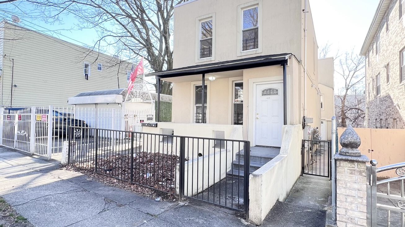 1619 Melville St, Bronx, NY 10460