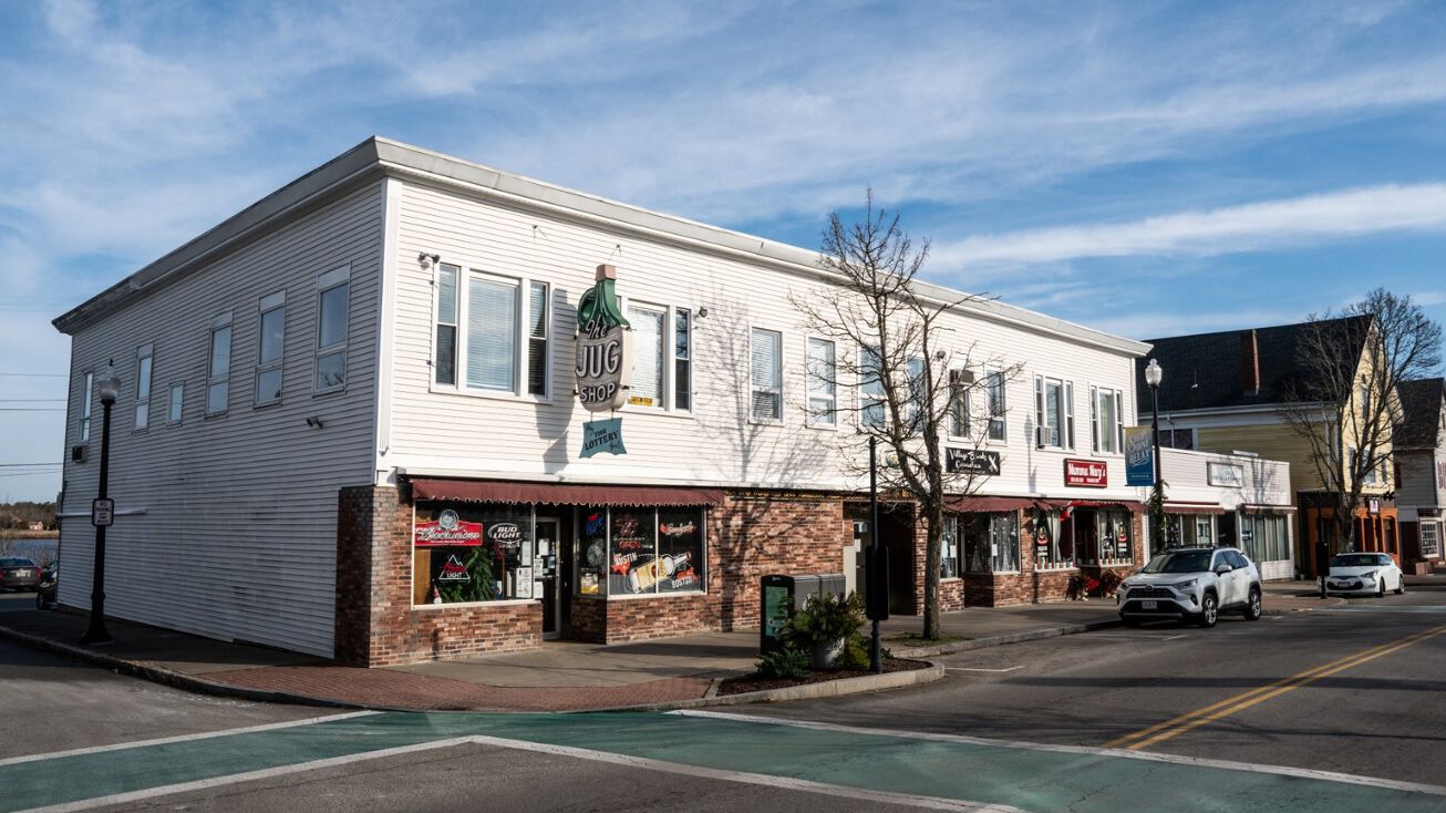 213 Main St, Wareham, MA 02571