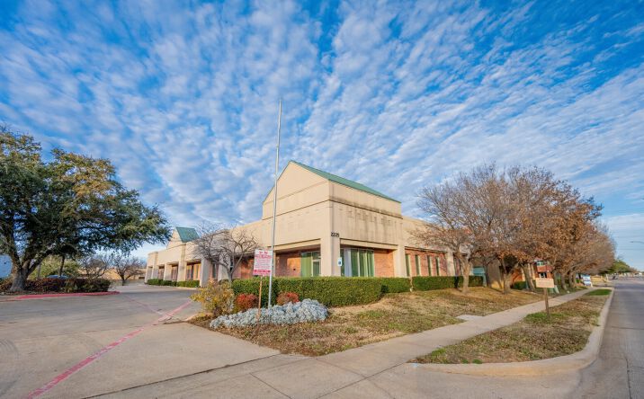 Pictures of Office property located at 2225 Avenue J, Arlington, TX 76006 for sales - image #1