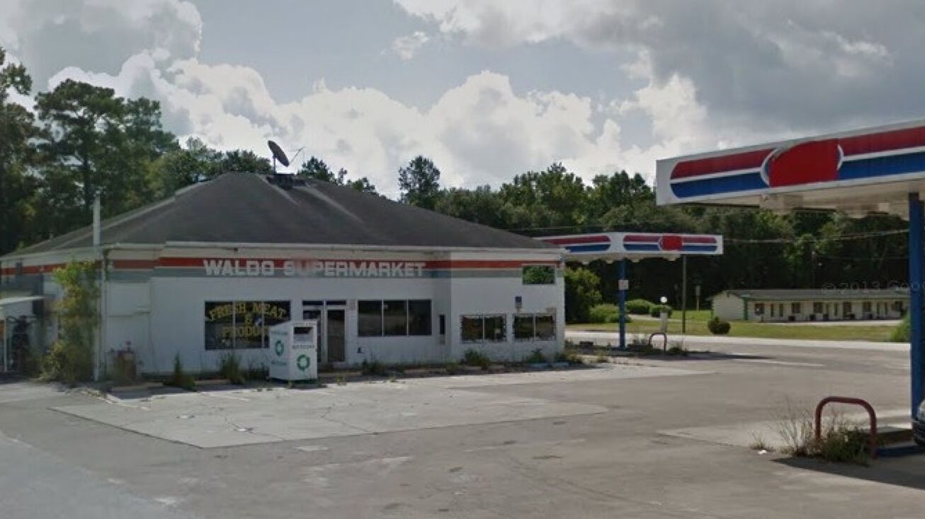 101 N Main St, Waldo, FL 32694