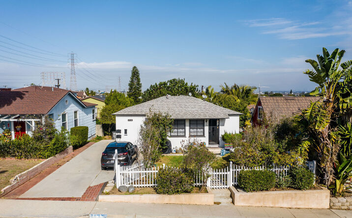 Pictures of Multifamily property located at 2519 Curtis Ave, Redondo Beach, CA 90278 for comps - image #1