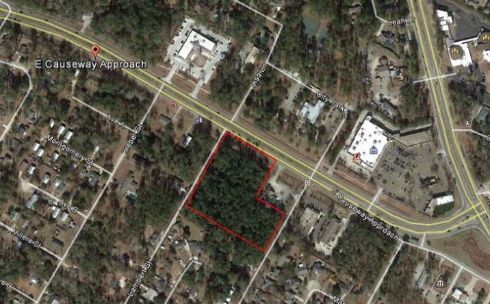 Pictures of Land property located at East Causeway Approach, Mandeville, LA 70448 for sales - image #1