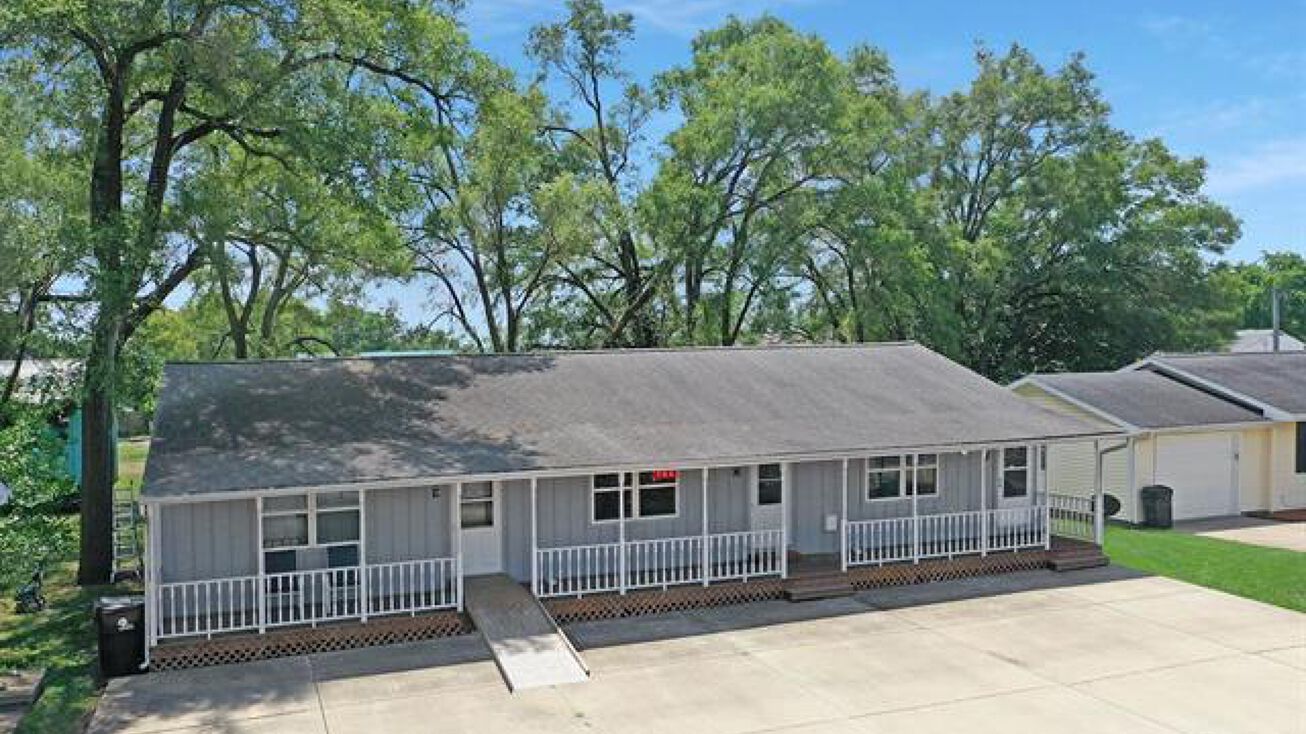 103 E 2nd St, Glasford, IL 61533