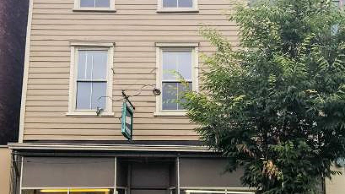 102 4th St, Troy, NY 12180