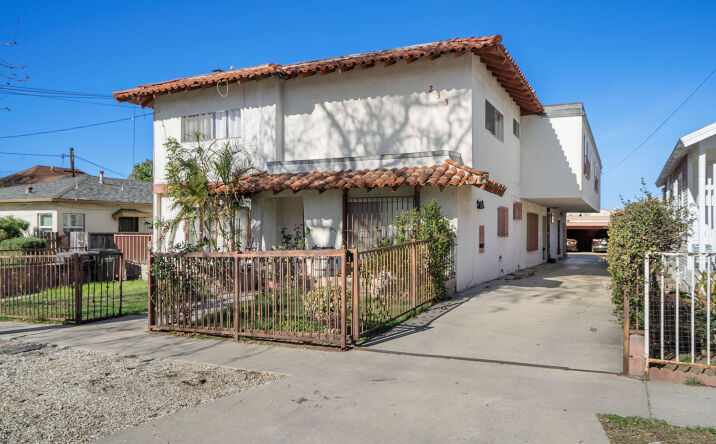 Pictures of Multifamily property located at 233 Stepney St, Inglewood, CA 90302 for comps - image #1