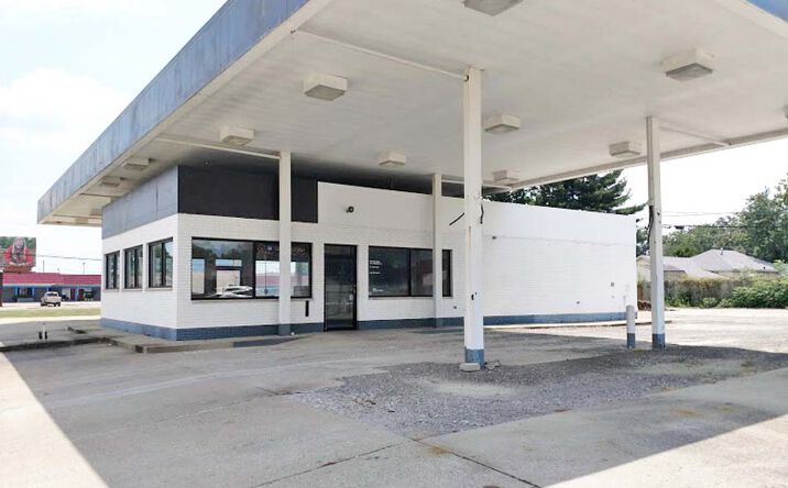 Pictures of Land, Retail property located at 1102 West Main St, West Frankfort, IL 62896 for sales - image #1